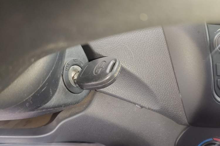 Used FAW Weizhi V5 2012 1.5L AMT Flagship Edition Vehicle Key