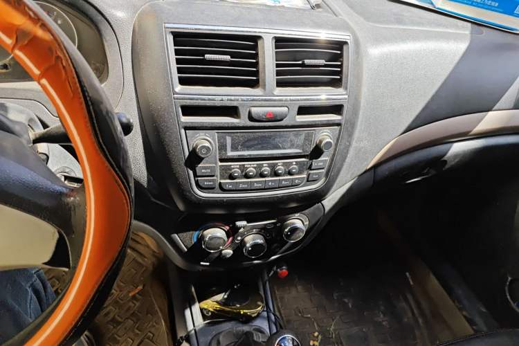 Used FAW Weizhi V5 2012 1.5L Manual Elite Edition Audio And AC Panel