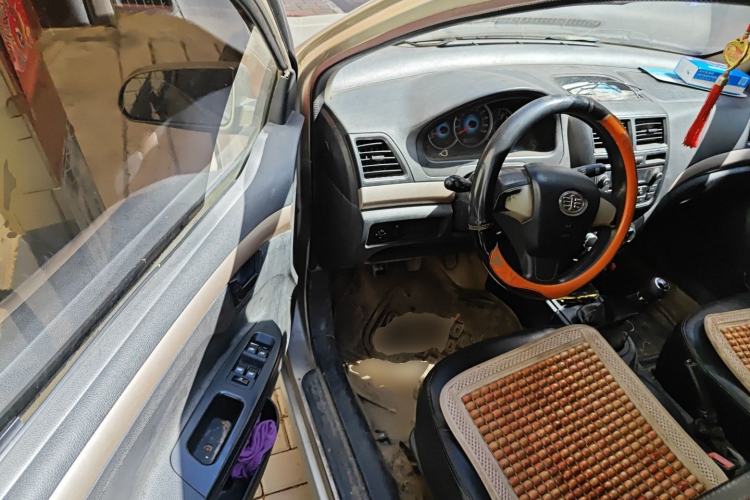 Used FAW Weizhi V5 2012 1.5L Manual Elite Edition Driver Seat