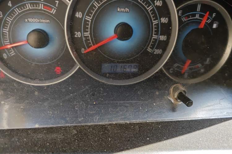 Used FAW Weizhi V5 2012 1.5L Manual Elite Edition Odometer Close Up