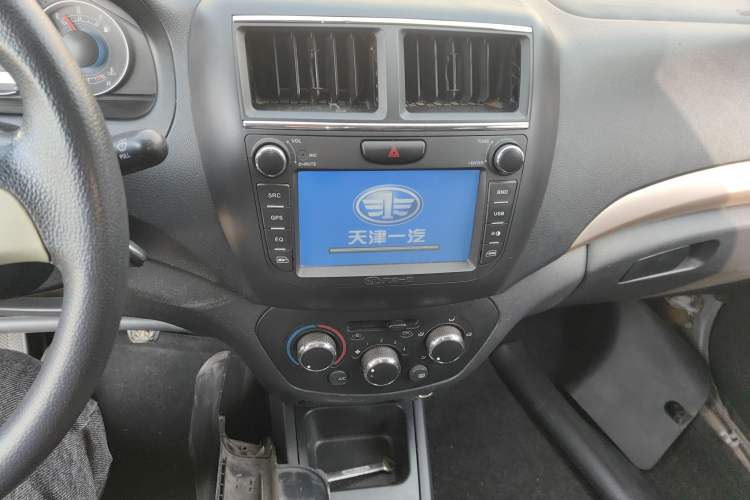 Used FAW Weizhi V5 2013 1.5L Manual Entry-Level Model China IV Standard Audio And AC Panel