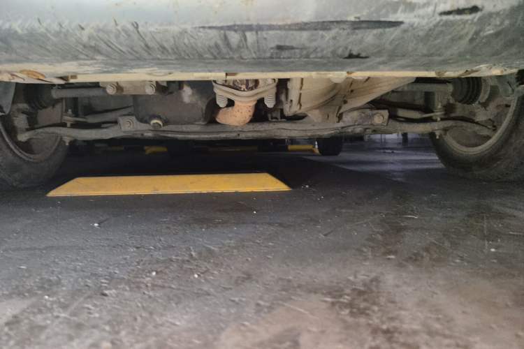 Used FAW Weizhi V5 2013 1.5L Manual Entry-Level Model China IV Standard Chassis Front