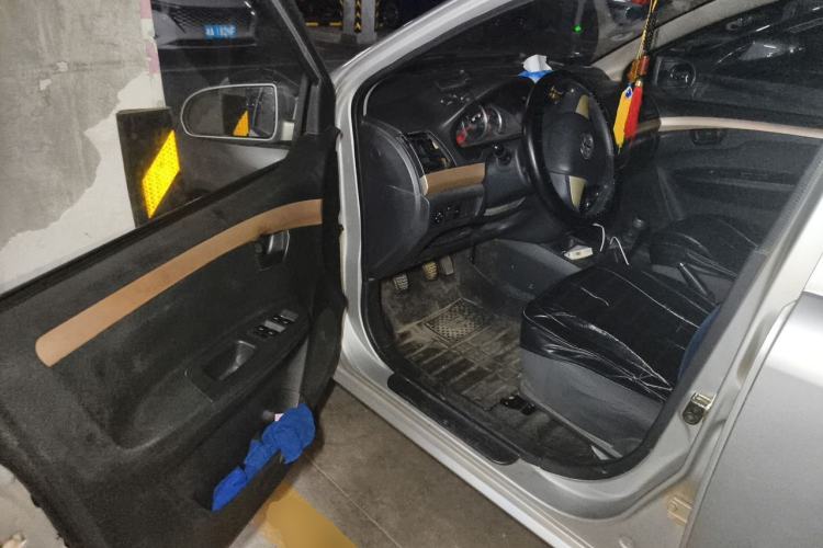 Used FAW Weizhi V5 2013 1.5L Manual Entry-Level Model China IV Standard Driver Seat