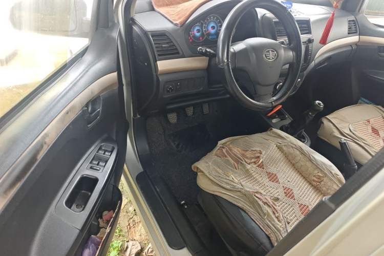 Used FAW Weizhi V5 2013 1.5L Manual Standard Version China IV Standard Driver Seat