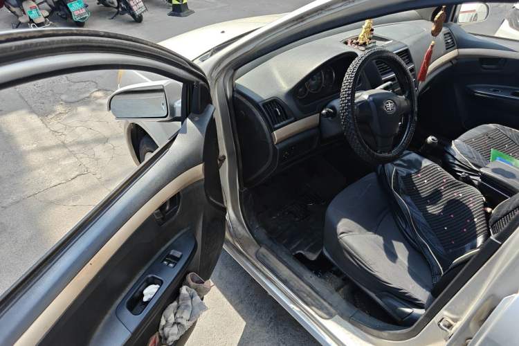 Used FAW Weizhi V5 2013 1.5L Manual Standard Version China IV Standard Driver Seat
