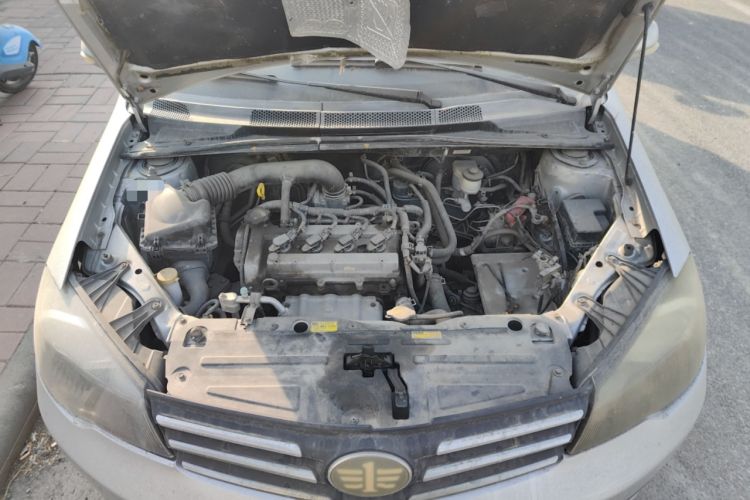 Used FAW Weizhi V5 2013 1.5L Manual Entry-Level Model China IV Standard Engine Bay