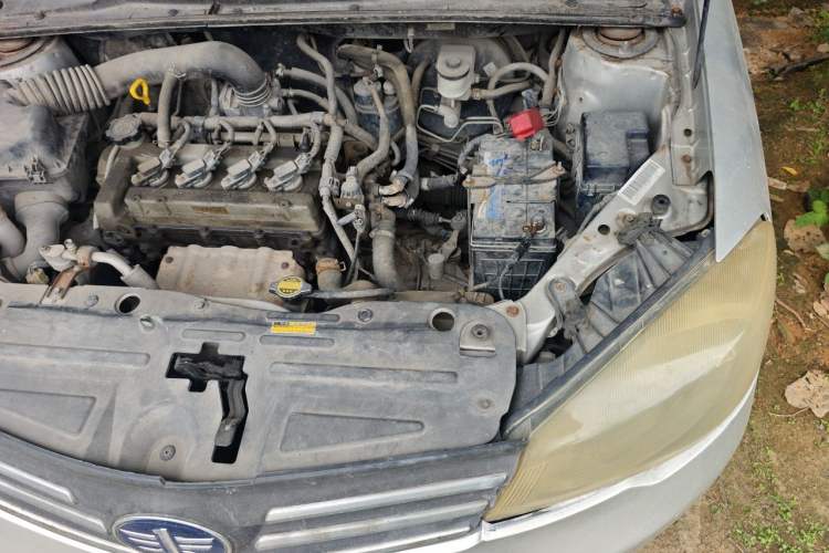 Used FAW Weizhi V5 2013 1.5L Manual Standard Version China IV Standard Engine Bay Left