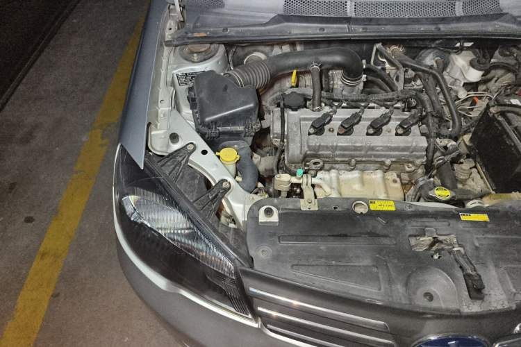 Used FAW Weizhi V5 2013 1.5L Manual Entry-Level Model China IV Standard Engine Bay Right