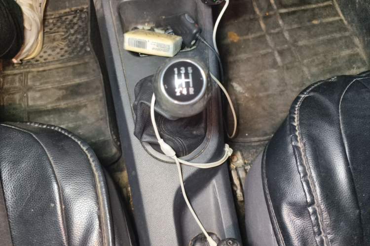 Used FAW Weizhi V5 2013 1.5L Manual Entry-Level Model China IV Standard Gear Lever