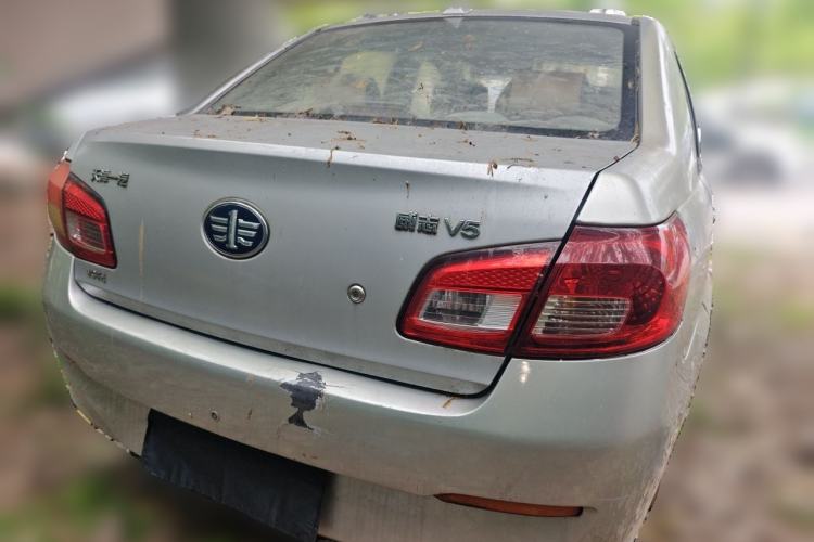 Used FAW Weizhi V5 2013 1.5L Manual Standard Version China IV Standard Rear