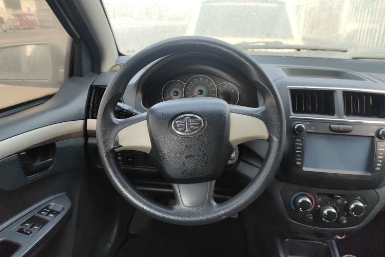 Used FAW Weizhi V5 2013 1.5L Manual Entry-Level Model China IV Standard Steering Wheel