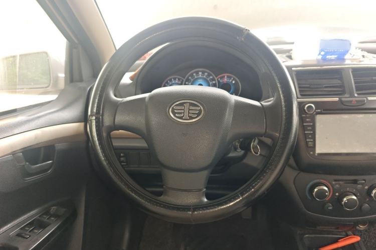 Used FAW Weizhi V5 2013 1.5L Manual Standard Version China IV Standard Steering Wheel