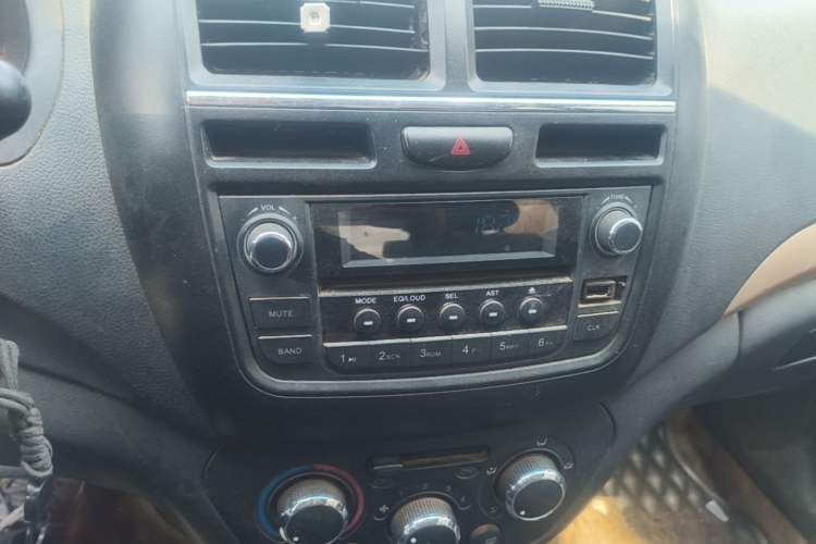 Used FAW Weizhi V5 2013 1.5L Manual Standard Version China IV Standard Audio And AC Panel