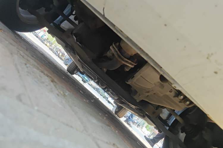 Used FAW Weizhi V5 2013 1.5L Manual Entry-Level Model China IV Standard Chassis Front