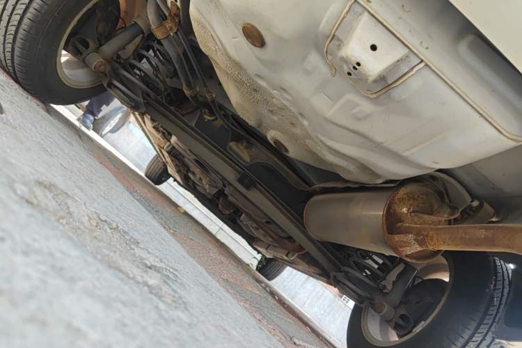 Used FAW Weizhi V5 2013 1.5L Manual Entry-Level Model China IV Standard Chassis Rear