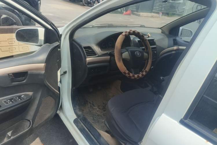 Used FAW Weizhi V5 2013 1.5L Manual Standard Version China IV Standard Driver Seat