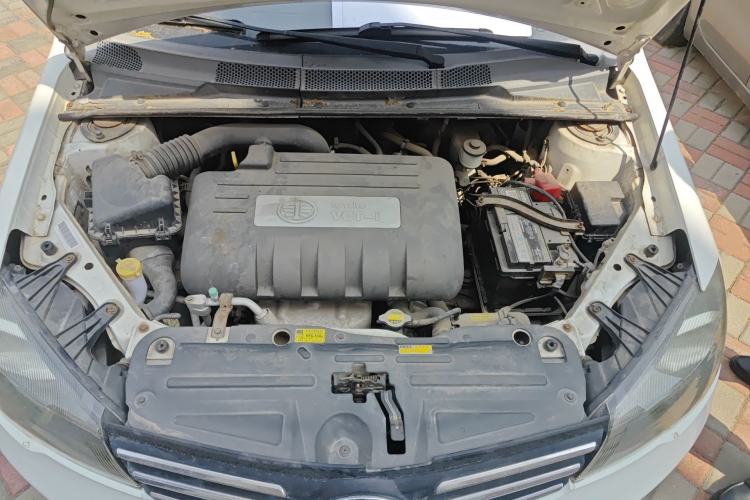 Used FAW Weizhi V5 2013 1.5L Manual Entry-Level Model China IV Standard Engine Bay