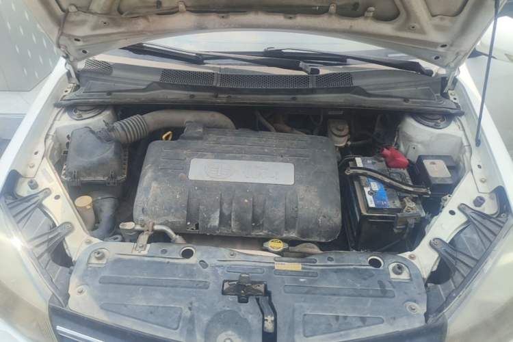 Used FAW Weizhi V5 2013 1.5L Manual Standard Version China IV Standard Engine Bay