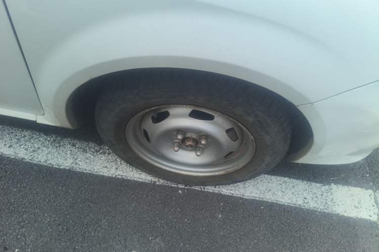 Used FAW Weizhi V5 2013 1.5L Manual Standard Version China IV Standard Right Front Wheel Hub
