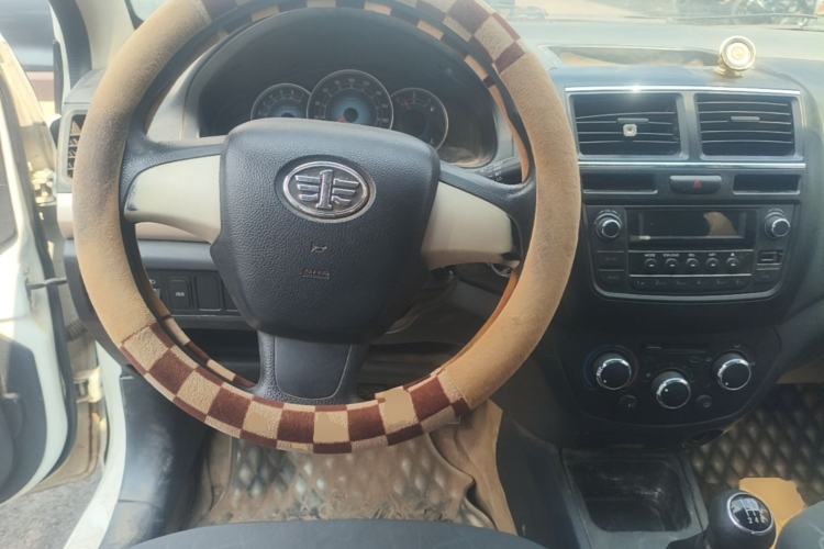 Used FAW Weizhi V5 2013 1.5L Manual Standard Version China IV Standard Steering Wheel