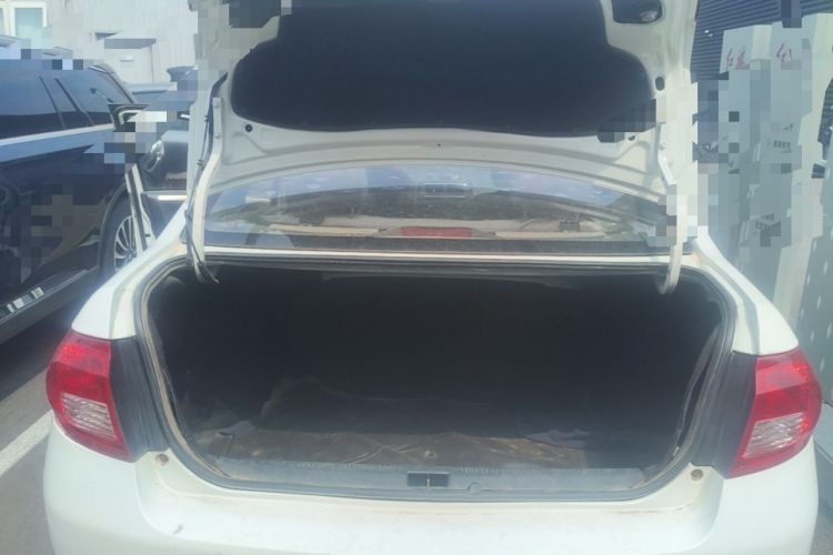 Used FAW Weizhi V5 2013 1.5L Manual Standard Version China IV Standard Trunk
