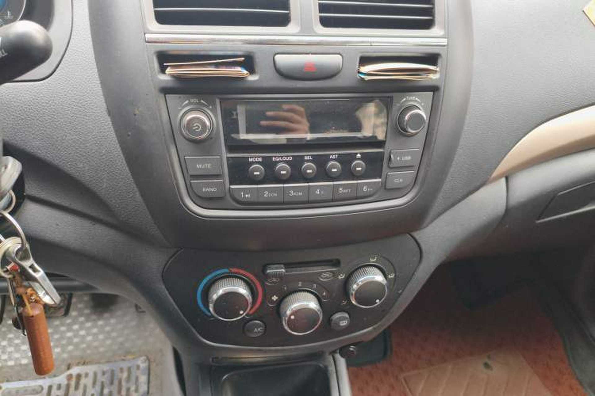Used FAW Weizhi V5 2013 1.5L Manual Elite Model China IV Standard Audio And AC Panel