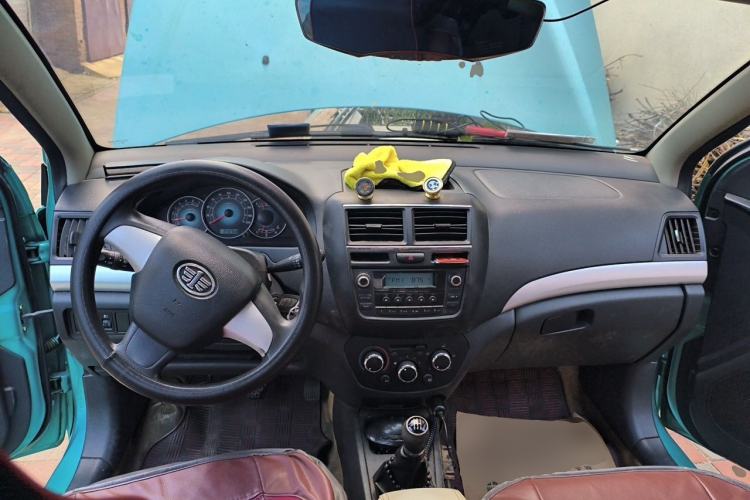 Used FAW Weizhi V5 2014 1.5L Manual Standard Edition Center Console