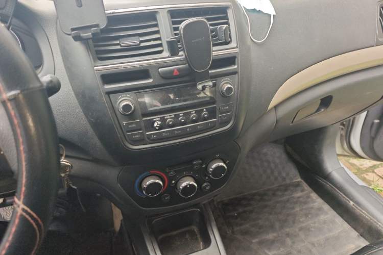 Used FAW Weizhi V5 2014 1.5L Manual Entry-Level Model Audio And AC Panel