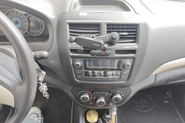 Used FAW Weizhi V5 2014 1.5L Manual Entry-Level Model Audio And AC Panel