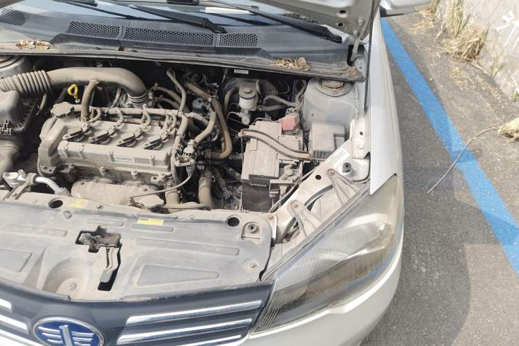 Used FAW Weizhi V5 2014 1.5L Manual Entry-Level Model Engine Bay Left