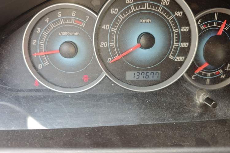 Used FAW Weizhi V5 2014 1.5L Manual Entry-Level Model Odometer Close Up