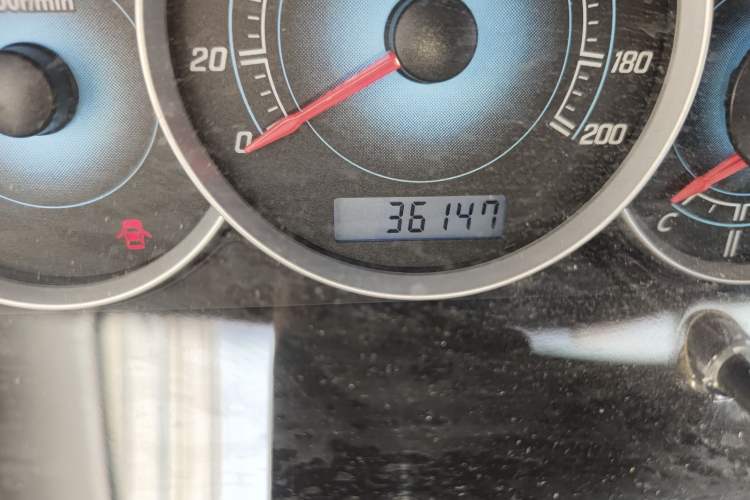 Used FAW Weizhi V5 2014 1.5L Manual Entry-Level Model Odometer Close Up