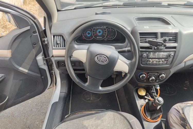 Used FAW Weizhi V5 2014 1.5L Manual Entry-Level Model Steering Wheel