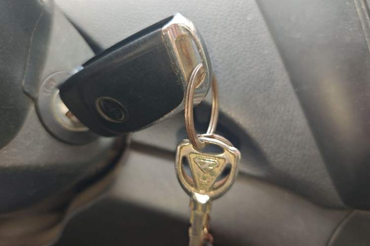 Used FAW Weizhi V5 2014 1.5L Manual Entry-Level Model Vehicle Key
