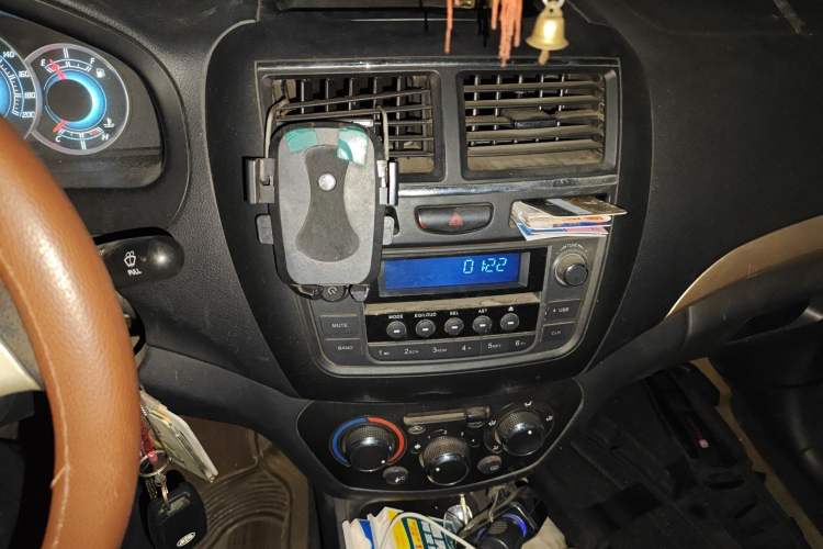 Used FAW Weizhi V5 2014 1.5L Manual Elite Model Audio And AC Panel