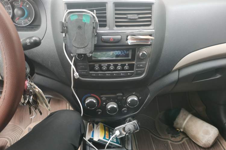 Used FAW Weizhi V5 2014 1.5L Manual Elite Model Audio And AC Panel