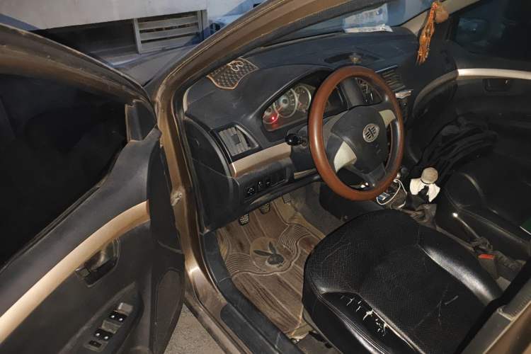 Used FAW Weizhi V5 2014 1.5L Manual Elite Model Driver Seat