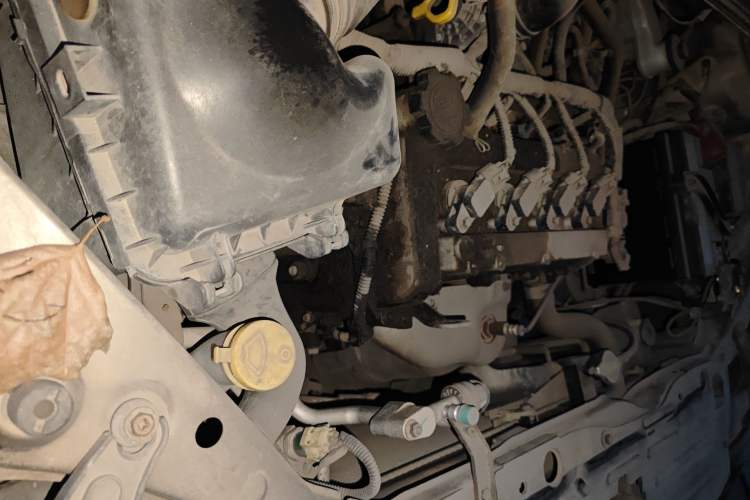 Used FAW Weizhi V5 2014 1.5L Manual Elite Model Engine Bay Right
