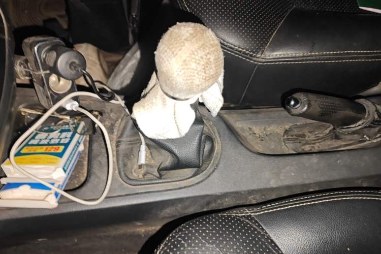 Used FAW Weizhi V5 2014 1.5L Manual Elite Model Gear Lever