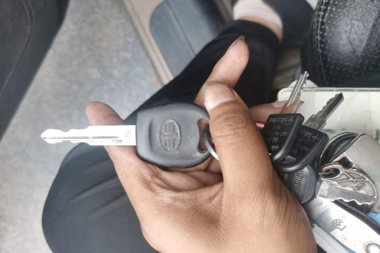 Used FAW Weizhi V5 2014 1.5L Manual Elite Model Vehicle Key