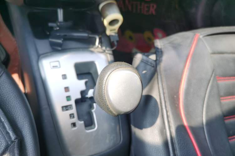 Used FAW Weizhi V5 2015 1.5L Automatic Entry Model Gear Lever