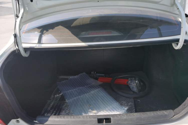Used FAW Weizhi V5 2015 1.5L Automatic Entry Model Trunk