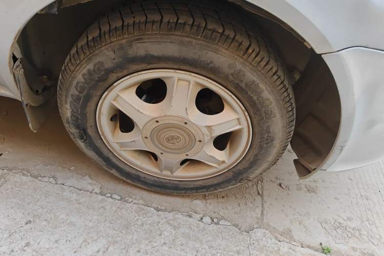 Used FAW Xiali 2008 N3+ 1.0L Hatchback Right Front Wheel Hub