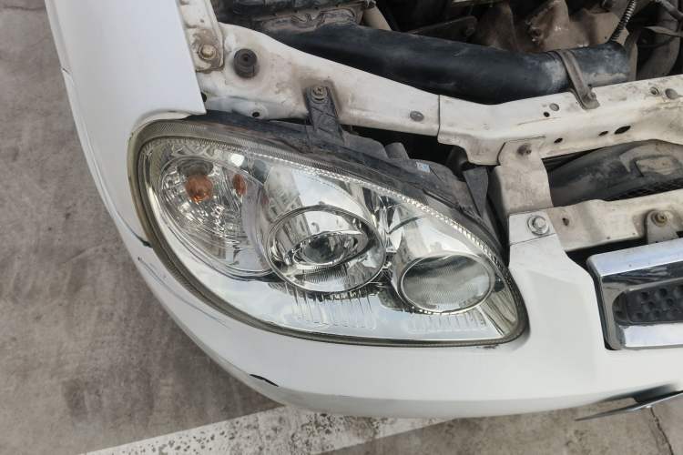 Used FAW Xiali 2008 N3+ 1.0L Sedan with Power Steering Right Front Headlight