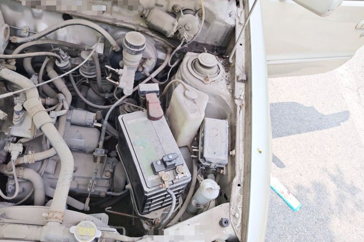 Used FAW Xiali 2010 A+ 1.0L Hatchback – Beijing Exclusive Model Engine Bay Left