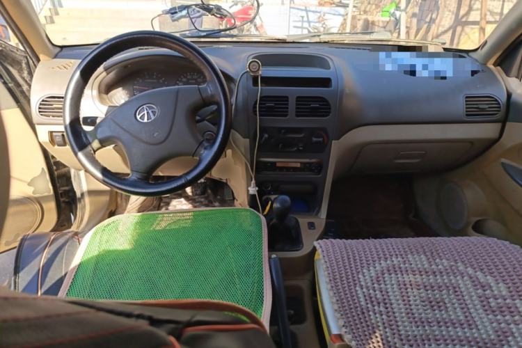 Used FAW Xiali 2011 A+ 1.0L Sedan (Air-Conditioning Not Included) Center Console