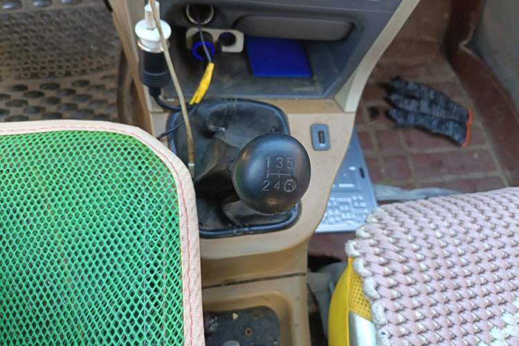 Used FAW Xiali 2011 A+ 1.0L Sedan (Air-Conditioning Not Included) Gear Lever