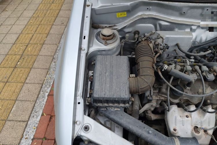 Used FAW Xiali 2011 A+ 1.0L Sedan Engine Bay Right