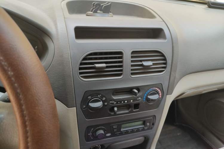 Used FAW Xiali 2011 A+ 1.0L Hatchback (Air-Conditioning Not Included) Audio And AC Panel