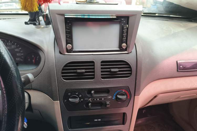 Used FAW Xiali 2011 A+ 1.0L Hatchback Audio And AC Panel